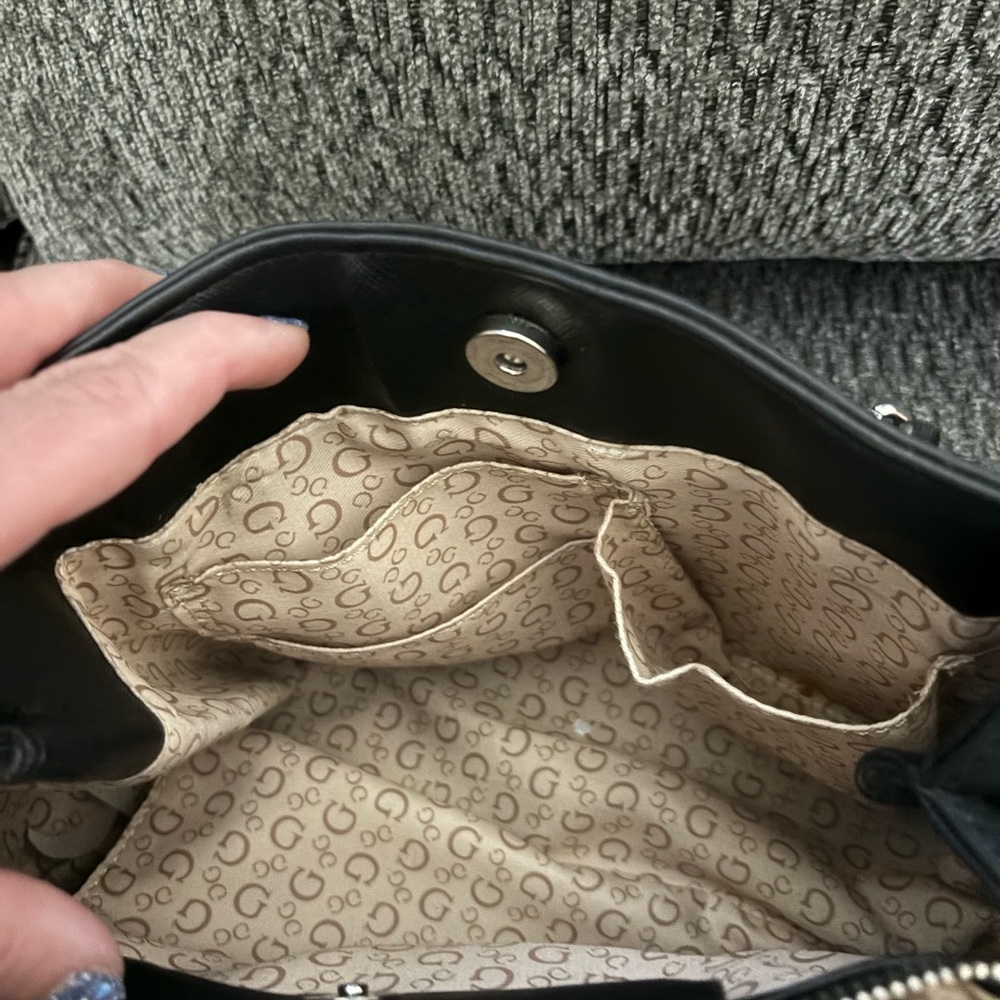 Guess Purse - Picture 8 of 10